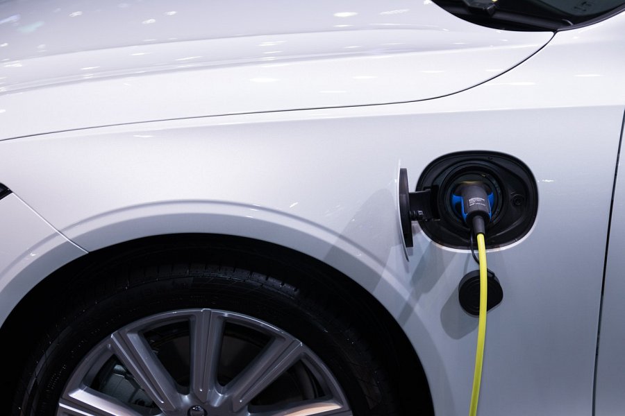 Punkty ładowania samochodów elektrycznych - jaki mają wpływ na współczesną motoryzację?